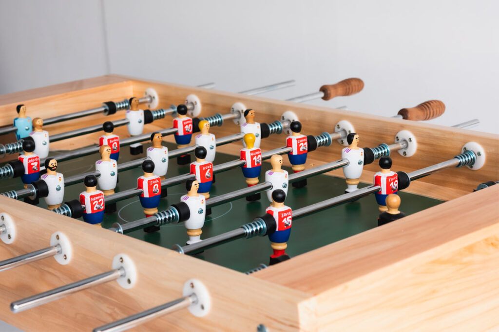 Jugadores de madera de Haya en el futbolín